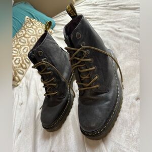 Dr. Martens Luanas Black Leather Lace-Up Boots Men’s 7 Ladies 9